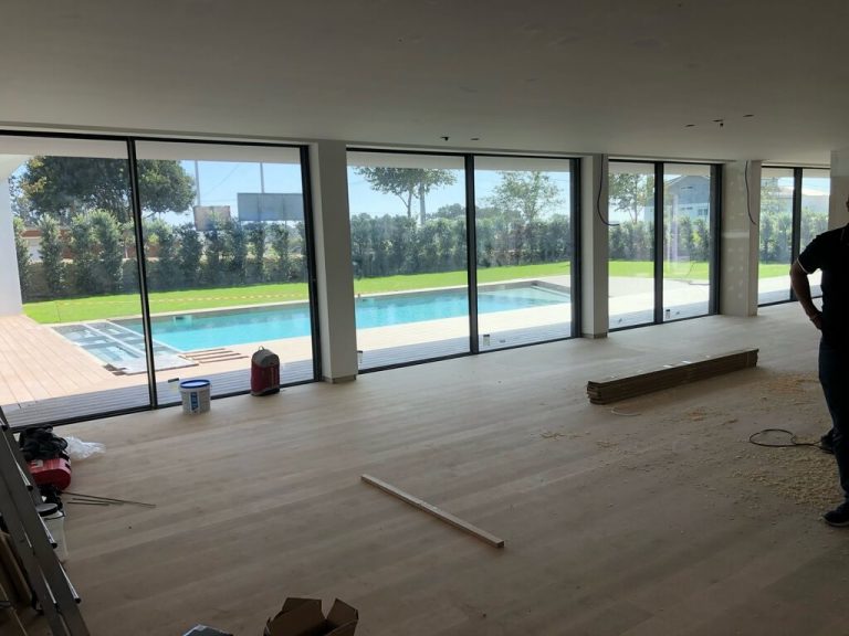 baie-vitree-coulissante-sur-mesure-maison-piscine94